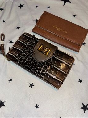 Adrienne Vittadini Tan Snap Bill Fold Croc-Embossed Leather Wallet Toggle Clasp
